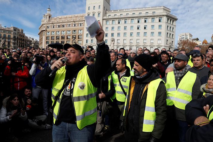 Frá mótmælum leigubílstjóra gegn farveitum á Katalóníutorgi í miðborg Barcelona í síðustu viku.