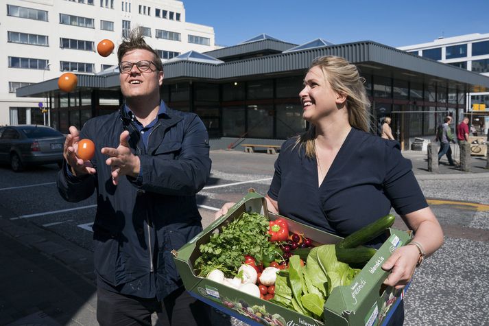 Ragnar Egilsson og Bryndí­s Sveinsdóttir geta ekki beðið eftir að hægt verði að opna Hlemm Mathöll, útlit er fyrir að það verði í júlí.