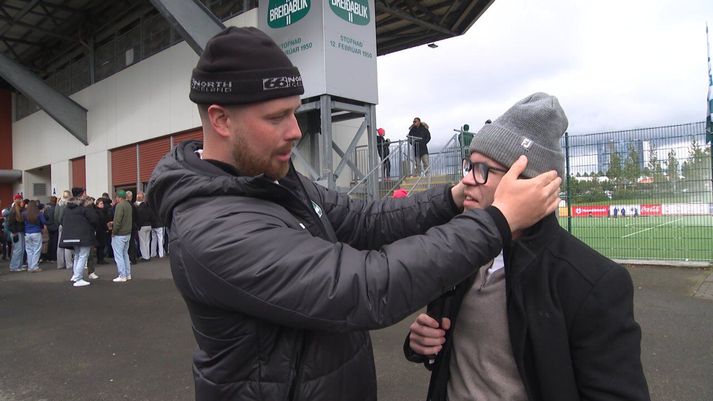 Nú kann Andri að vera með húfu.