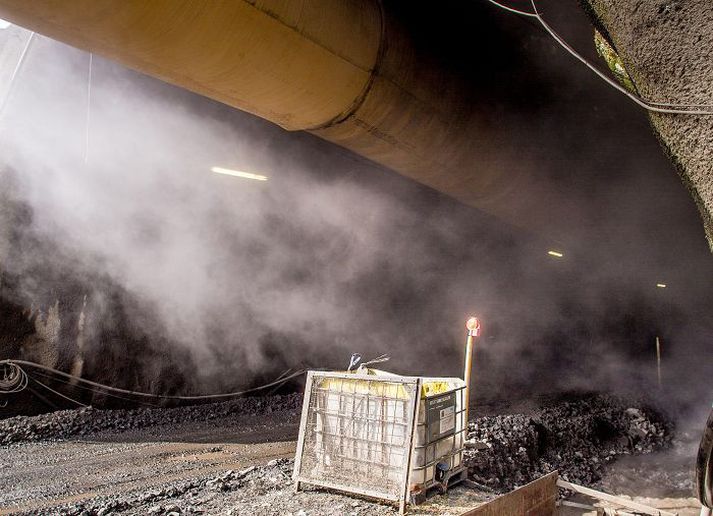Vaðlaheiðargöng eru nú 2.950 metra löng.