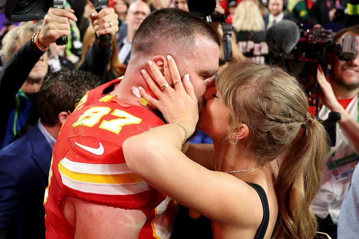 Travis Kelce og Taylor Swift virðast ástfangin upp fyrir haus.