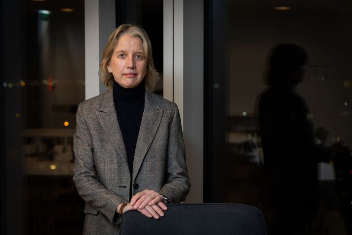 Guðrún Aspelund sóttvarnalæknis mun í kjölfar skoðunar óháðra sérfræðinga brýna fyrir hjúkrunarheimilum að meta það í hvert sinn það eigi að bólusetja og hvenær. 