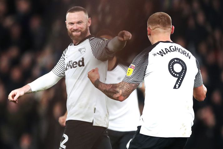 Rooney fagnar ásamt Waghorn.