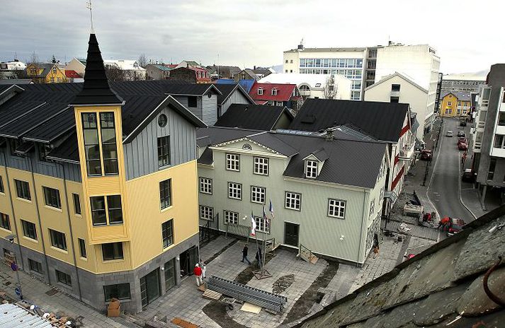 Centrum Augljóst er að ferðamannatímabilið er farið á fullt en gistikostnaður hækkaði um 15 prósent milli mánaða.