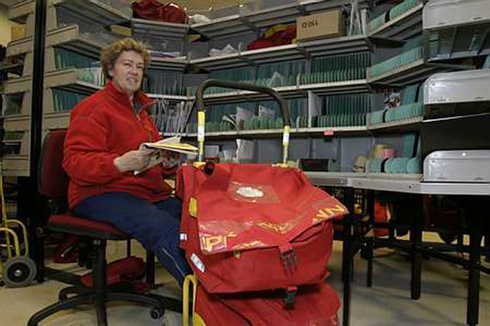 María Sæmundsdóttir bréfberi á Pósthúsinu við Grensásveg. 
