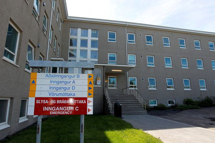 Konan var flutt með sjúkrabíl á sjúkrahúsið á Akureyri.