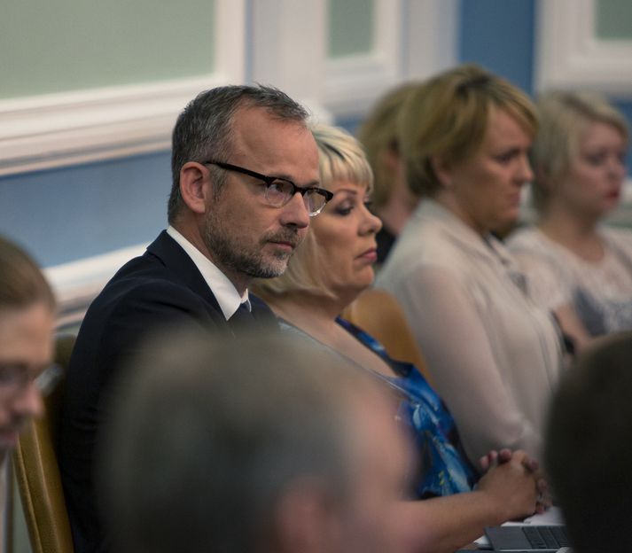 „Vinnubrögð ríkisstjórnarinnar ganga ekki og það er langbest að setja ábyrgðina á heimamenn,“ segir Róbert Marshall alþingismaður.