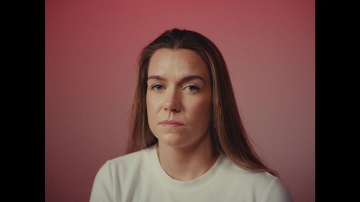 „Ef maður finnur eitthvað eða sér eitthvað, ekki hika við að fara og láta athuga það,“ segir Hrafnhildur en hún varð vör við breytingar á fæðingarblett.