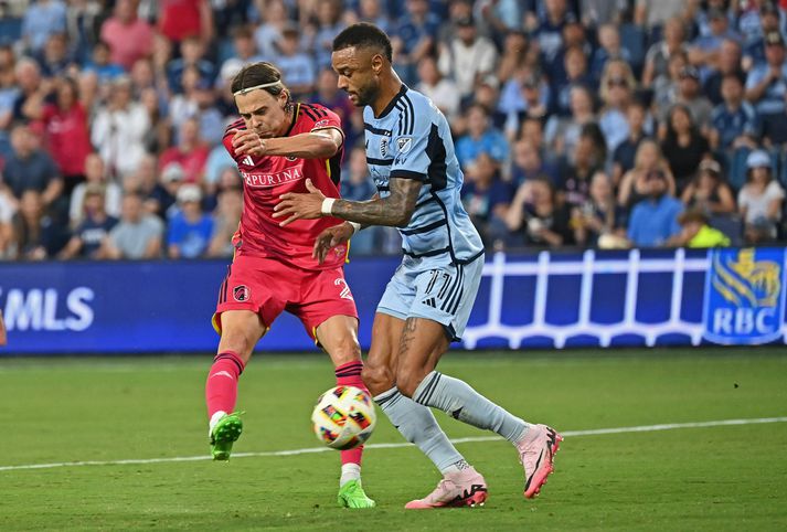 Nökkvi Þeyr Þórisson skorar gegn Sporting Kansas City.