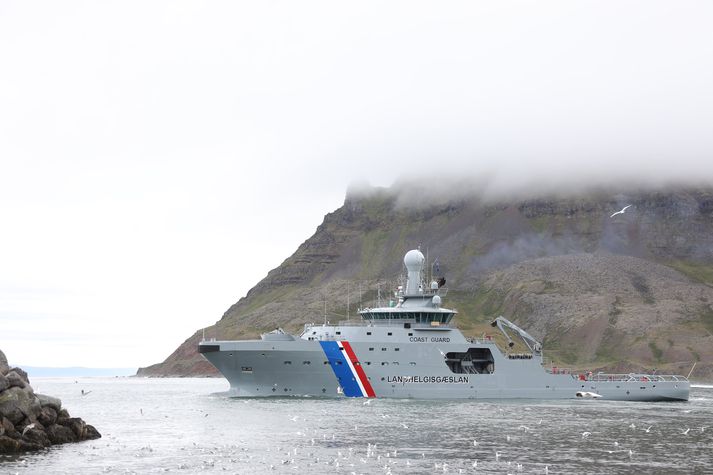 Neyðarboð frá tveimur göngumönnum í vanda í Fljótavík fyrir vestan barst laust eftir klukkan níu í morgun.