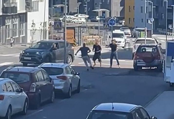 Skjáskot úr myndbandi af árásinni í vikunni.