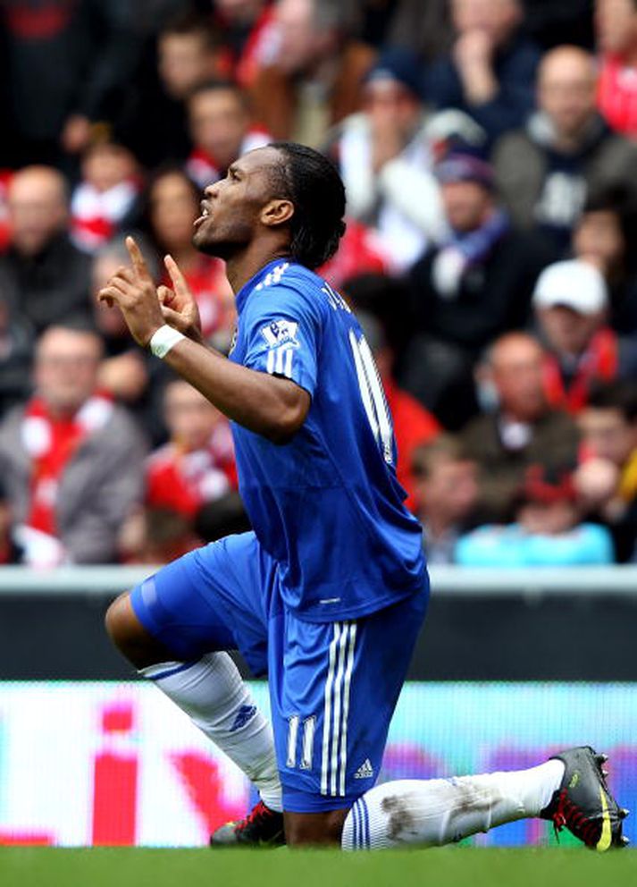 Drogba fagnar marki sínu.
