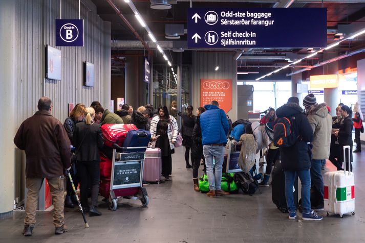 Icelandair hefur aflýst öllu flugi sínu eftir hádegi á morgun samkvæmt upplýsingum á vef Keflavíkurflugvallar.