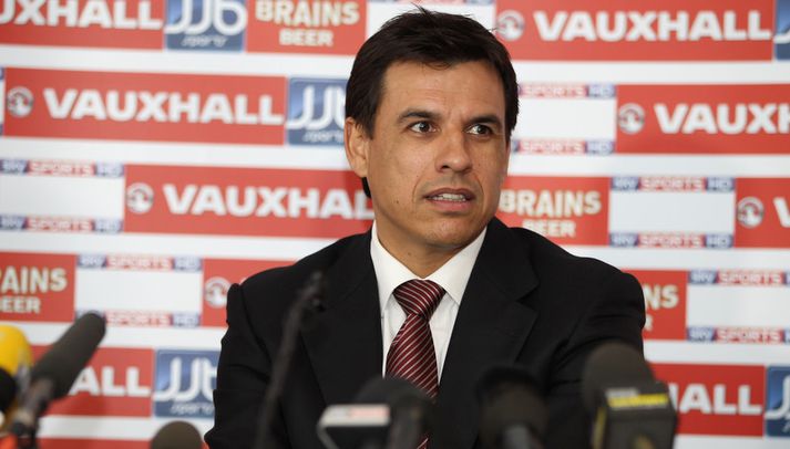Chris Coleman situr fyrir svörum blaðamanna í dag.
