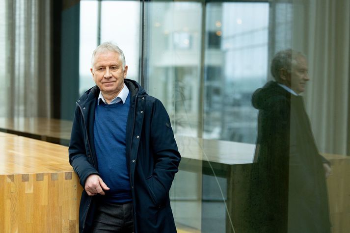 Þórólfur Guðnason sóttvarnalækir segir mikilvægt að fólk átti sig á að COVID-19 sé enn stórt heilbrigðisvandamál á Íslandi og að mikilvægt sé að tefja úbreiðslu veirunnar.