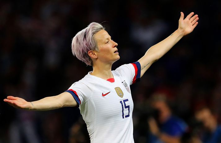 Rapinoe fagnar marki í kvöld.