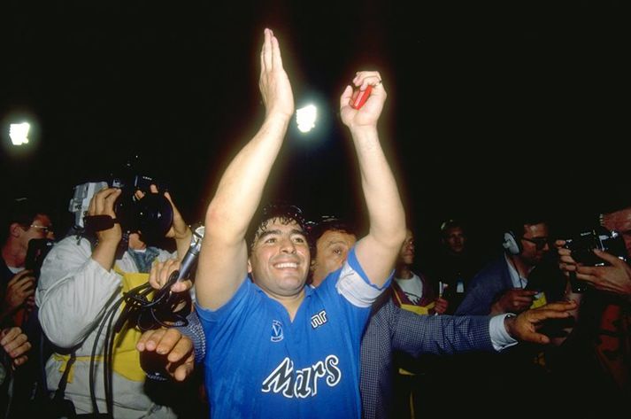 Maradona fagnar titlinum fyrir tæpum 30 árum síðan.