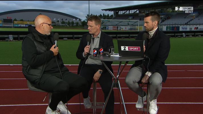 Ólafur ræðir við þá Hjörvar Hafliðason og Kjartan Atla.