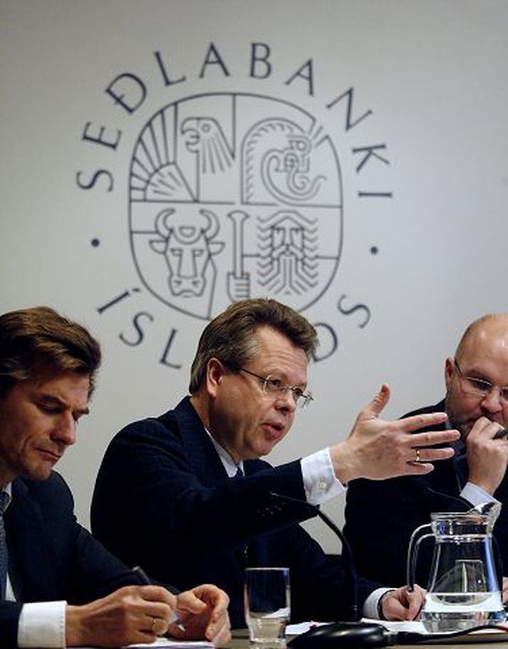 vaxtaákvörðun kynnt Arnór Sighvatsson aðstoðarseðlabankastjóri, Már Guðmundsson seðlabankastjóri og Þórarinn G. Pétursson, aðalhagfæðingur Seðlabanka Íslands, kynntu vaxtaákvarðanir bankans og nýja efnahagsspá í gær. 