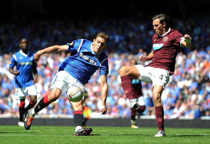 Eggert Gunnþór, til hægri, er hér í leik Hearts gegn Rangers í fyrstu umferð skosku úrvalsdeildarinnar í síðasta mánuði.