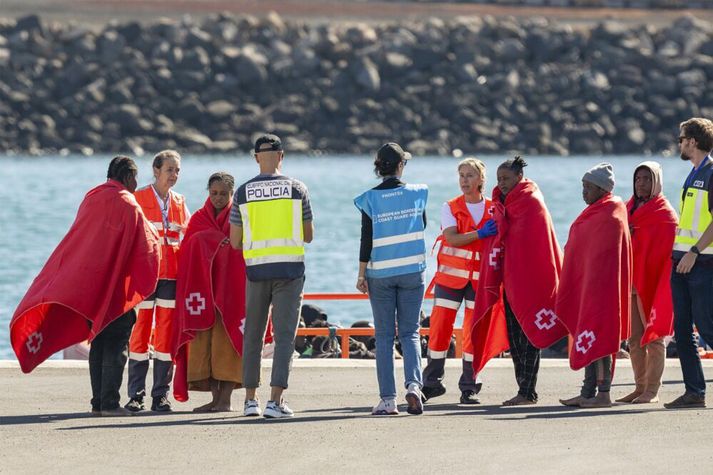 Flóttamenn sem var bjargað við Lanzarote við Spán í janúar á þessu ári. Lanzarote er við Kanaríeyjar en smyglarar hafa í auknum mæli sótt þangað með flóttafólk. 