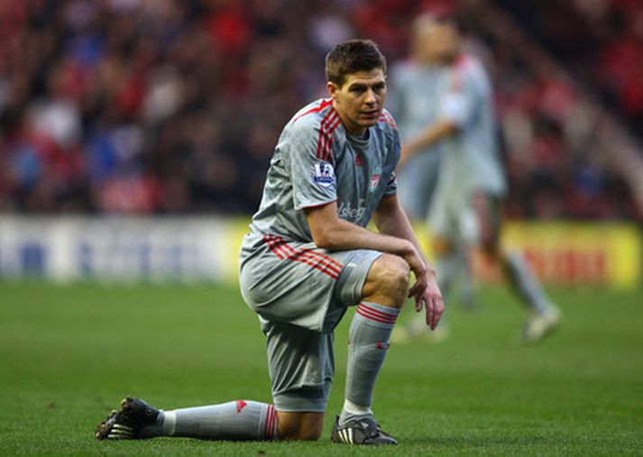 Steven Gerrard var svekktur og fór að loku meiddur af velli.
