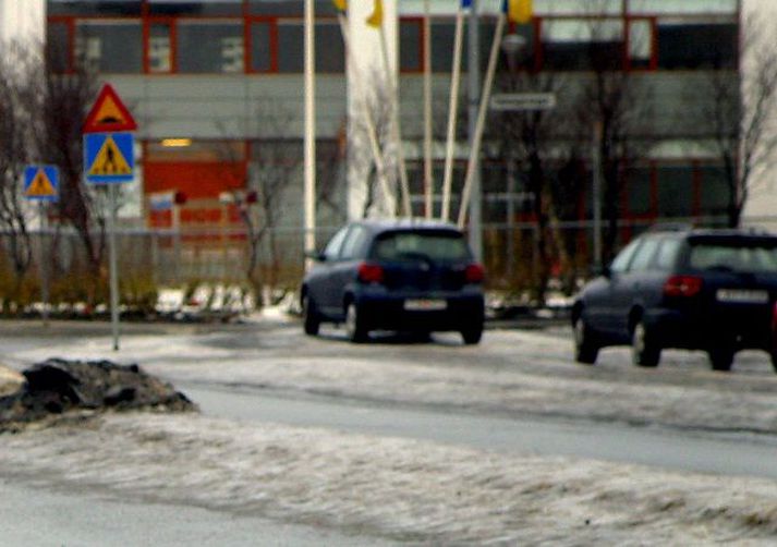 Nokkur umferðaróhöpp hafa þegar orðið í kvöld.
