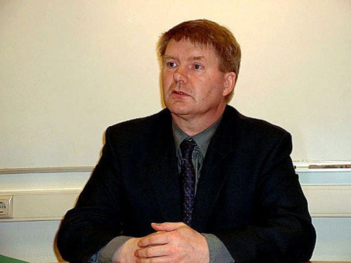Tryggvi Gunnarsson, umboðsmaður Alþingis, hefur sent SÍ og FME fyrirspurn .