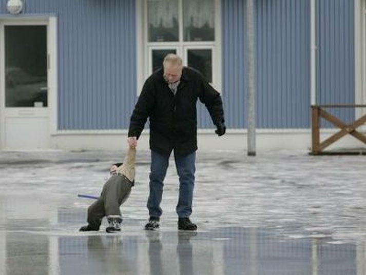 Það er víða hálka á Suðurlandi.