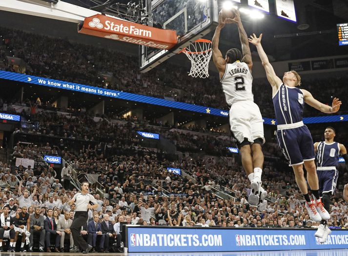 Kawhi Leonard skorar tvö af 25 stigum sínum.