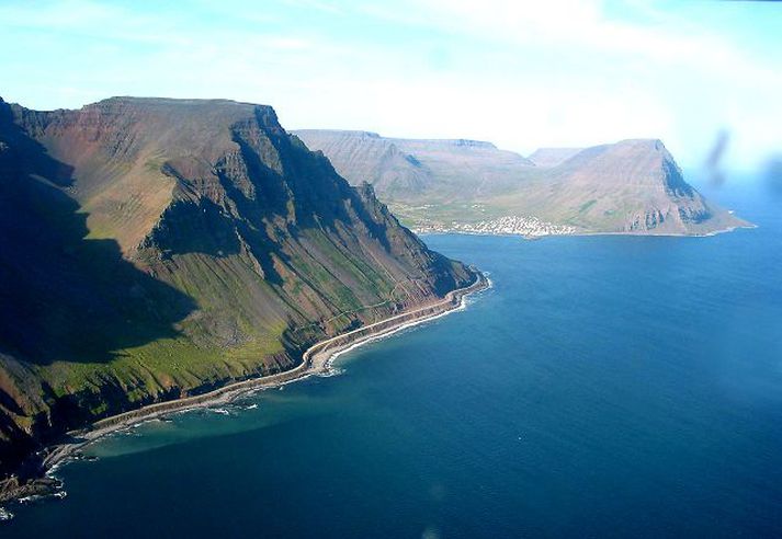 Grímur Atlason bæjarstjóri segir enga uppgjöf í Bolvíkingum. Þeir ætli þvert á móti að spýta í lófana og gefa í.