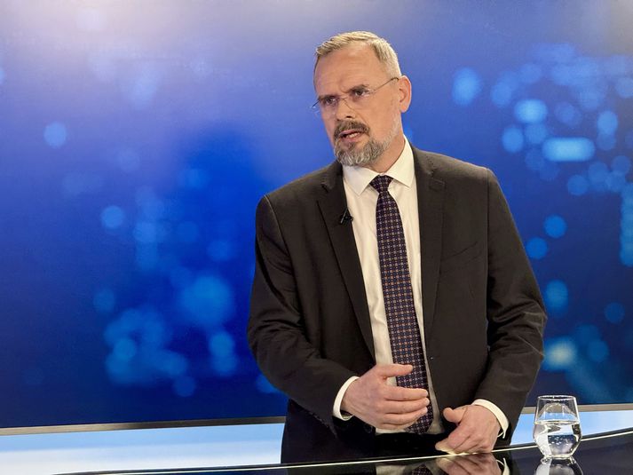 Aðgerðir sem auka eftirspurn eru ekki eftirsóknarverðar, að sögn Daða Más fjármálaráðherra. „Ef þessi ríkisstjórn fer í það að lækka skatta, þá erum við að vinna beinlínis gegn Seðlabankanum, þannig að við þurfum líka að vinna í raunhæfum lausnum,“ segir hann.