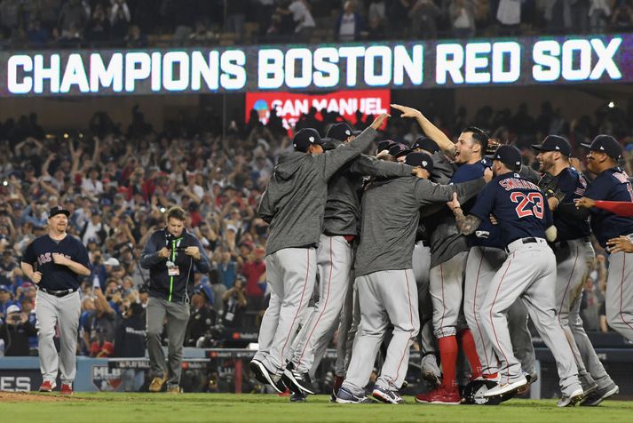 Boston Red Sox fagna í nótt.