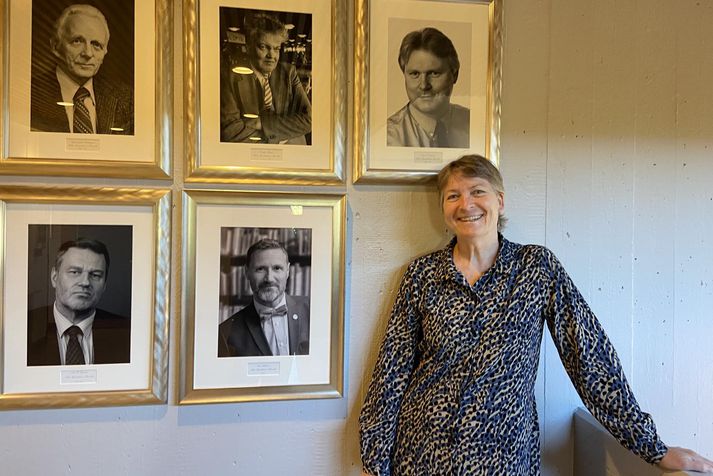 Helga stillir sér upp ásamt forverum sínum í starfi. 