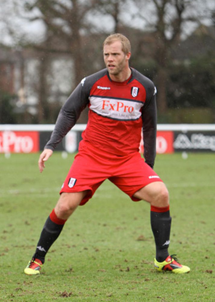 Eið Smára líður greinilega betur hjá Fulham en Stoke.. Mynd/heimasíða fulham fc.