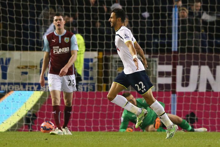 Nacer Chadli fagnar marki.