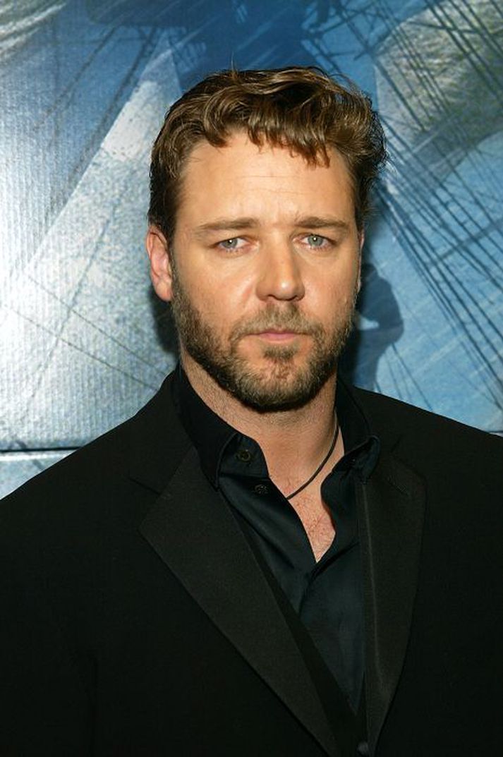 Russell Crowe segist ekki bera ábyrgð á dónalegri mynd sem birtist á Twitter-reikningi hans á dögunum.