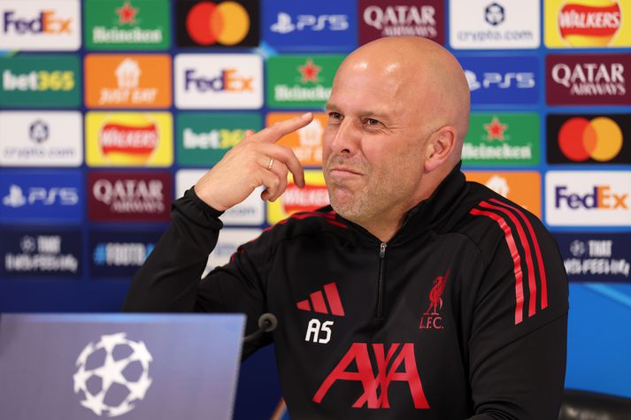 Arne Slot segir að Liverpool verði að vera meira með boltann í leiknum í kvöld en leiknum í París í síðustu viku.