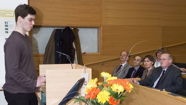 Ungur vísindamaður ársins 2007 flutti erindi um rannsóknir sínar á vísindaþingi LSH.