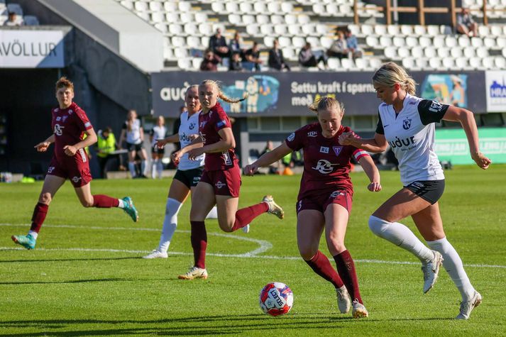 Bryndís Rut Haraldsdóttir, fyrirliði Tindastóls, fékk að finna fyrir því í leik FH og Tindastóls á Kaplakrikavelli í gærkvöldi.