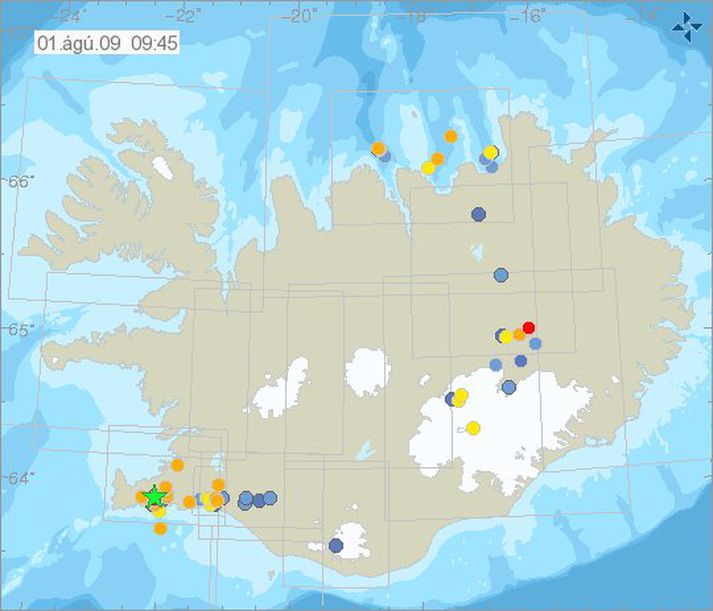 Kortið sýnir skjálftavirkni á landinu undanfarinn einn og hálfan sólarhring, en sá sem var stærri en þrír er merktur með grænni stjörnu.