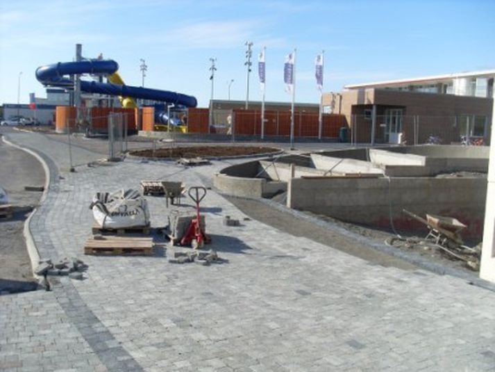 Sundlaugin á Blönduósi. Enn á eftir að klára sundlaugina en hún verður vígð formlega á laugardaginn.