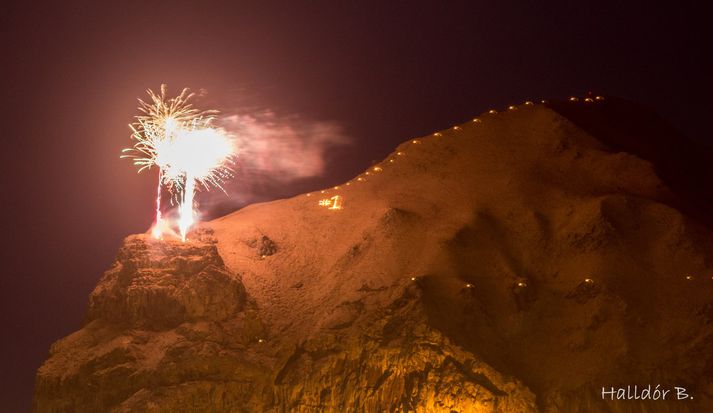 Halldór B. Halldórsson tók myndir af þessari fallegu athöfn í Vestmannaeyjum í kvöld.