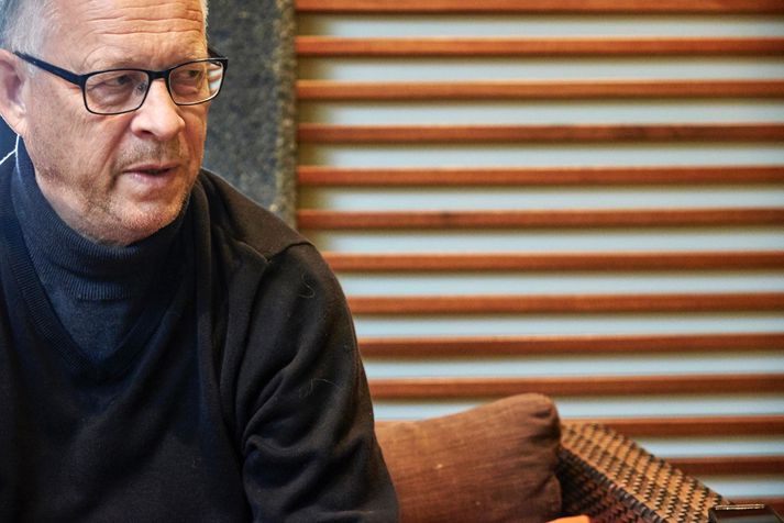 Lars Lagerbäck horfir til Frakklands.