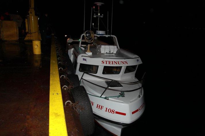 Steinunn HF 108 við höfnina í Bolungarvík í kvöld.