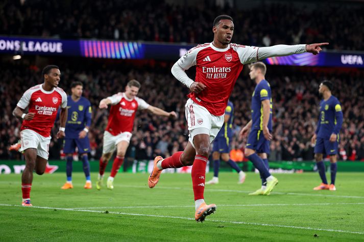 Gabriel byrjaði markaveislu Arsenal á móti Atletico de Madrid í kvöld.