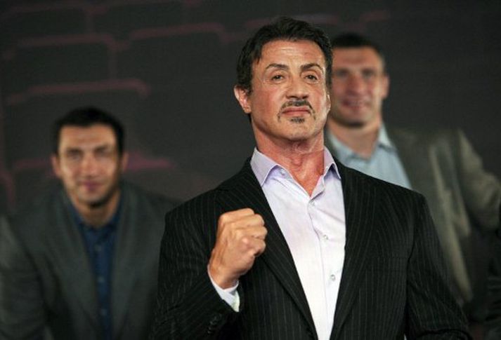 Stallone sneri til Los Angeles vegna andlátsins.