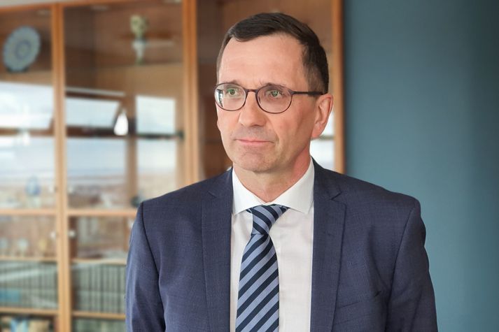Hörður Arnarson, forstjóri Landsvirkjunar, segir að það sé með ólíkindum að undirbúningur Búrfellslundar hafi tekið tólf ár. Hann segir brýnt að stjórnvöld einfaldi regluverkið en biður þó ekki um neinn afslátt.