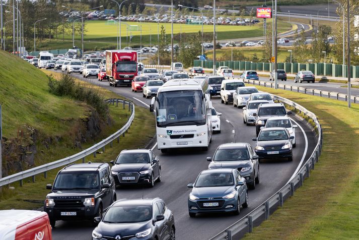 Markmið ríkisstjórnarinnar er að hætta notkun jarðefnaeldsneytis fyrir miðja öldina. Einn liður í því verður að gera nýskráningu dísil- og bensínbíla óheimila eftir 2030.