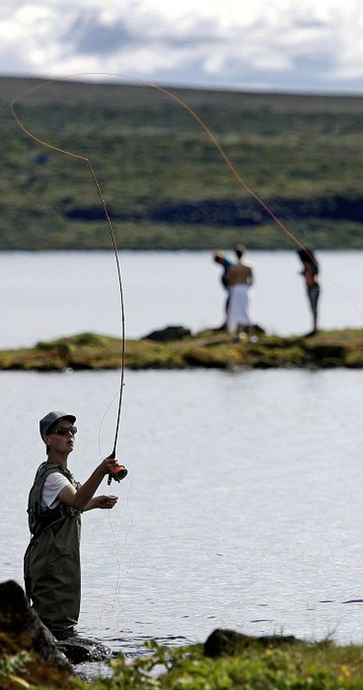 Samkomulag er um að herða eftirlit með stangveiði við Þingvallavatn til að útrýma veiðiþjófnaði, ólöglegum veiðiaðferðum og sóðaskap.